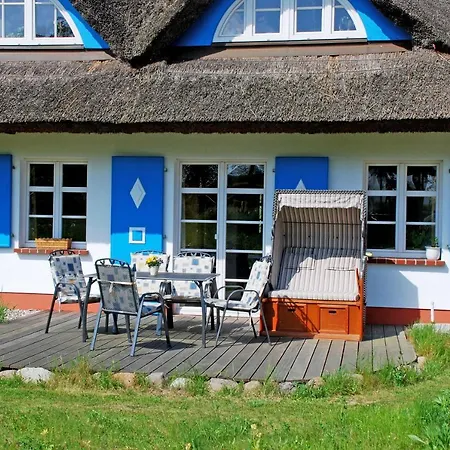 Nyaraló Unterm Reetdach Sellin