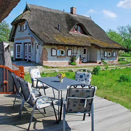 Nyaraló Unterm Reetdach Sellin