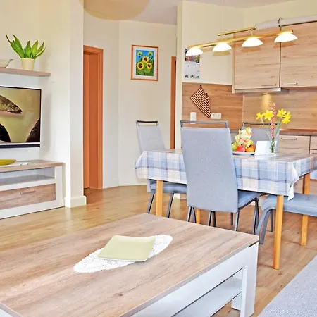 Nyaraló Unterm Reetdach